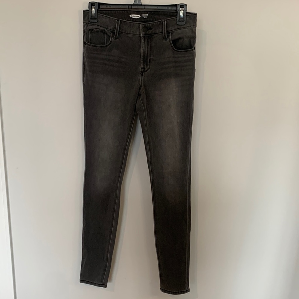 gray skinny Jean